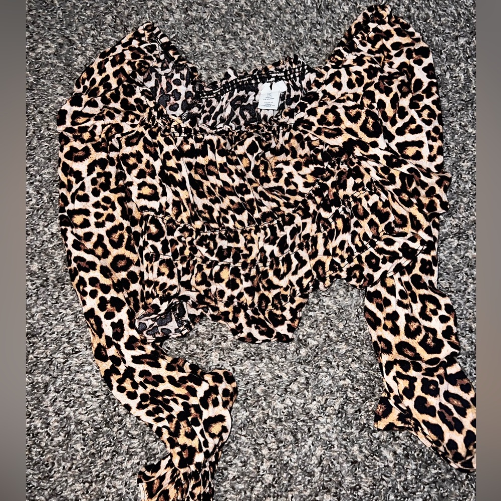 H&M size small cheetah top, semi cropped